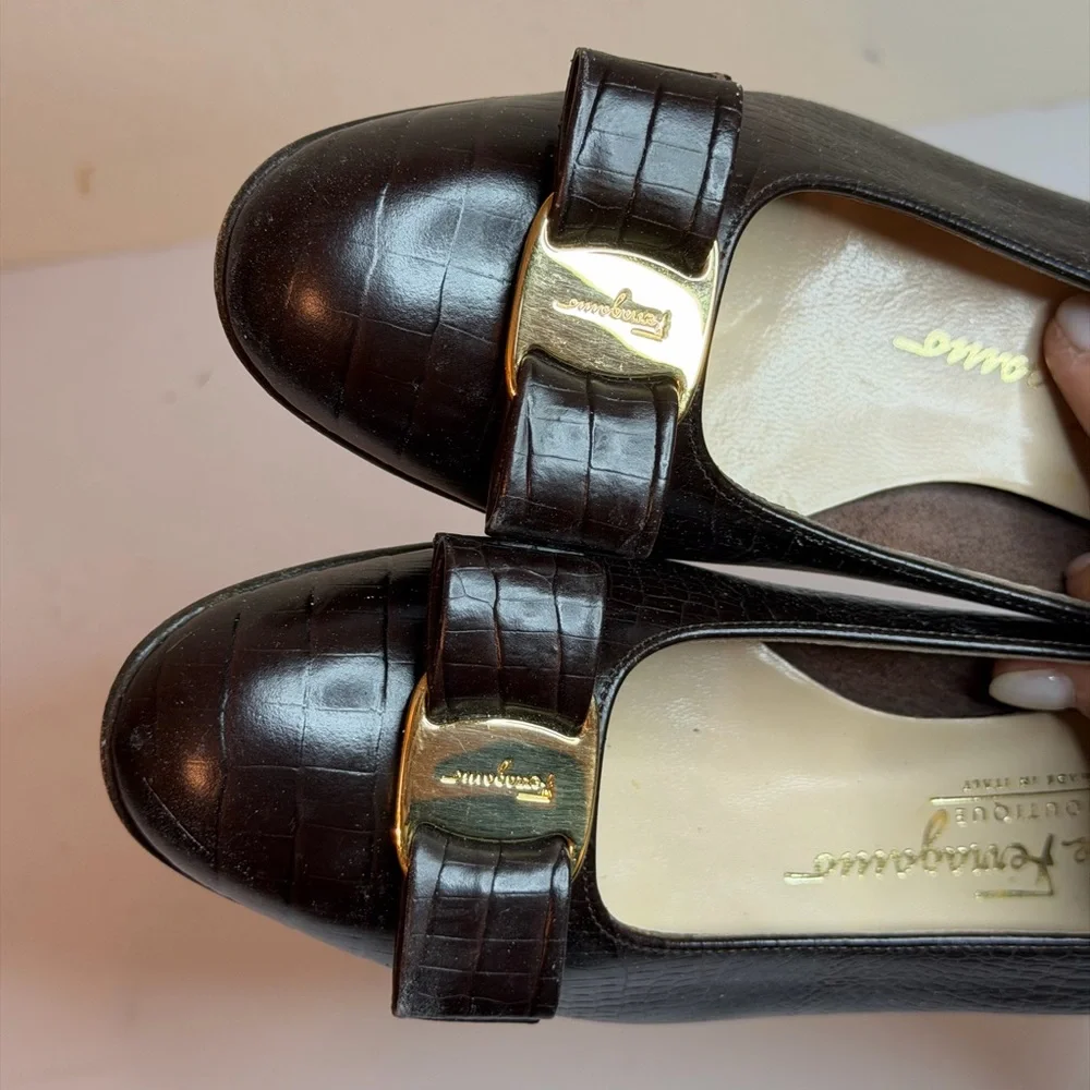 Salvatore Ferragamo Vara Bow Dark Brown Pumps Crocodile-Embossed Leather